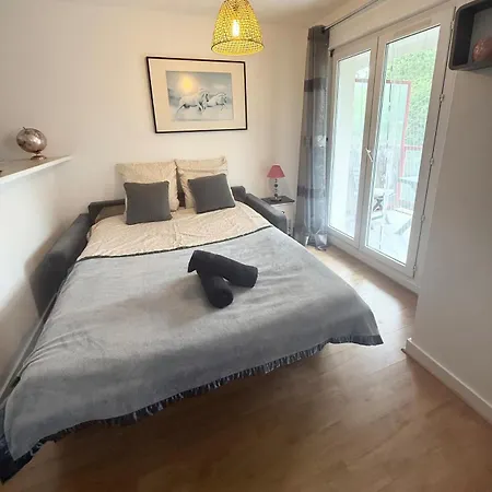 Le Petit Nid Merignacais Apartment *